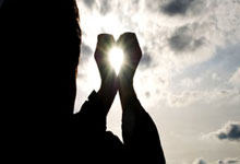 新手玩股票怎么开户:股票资讯app排行-美妆赛道上半年成绩单出炉 谁掉队、谁赶超？